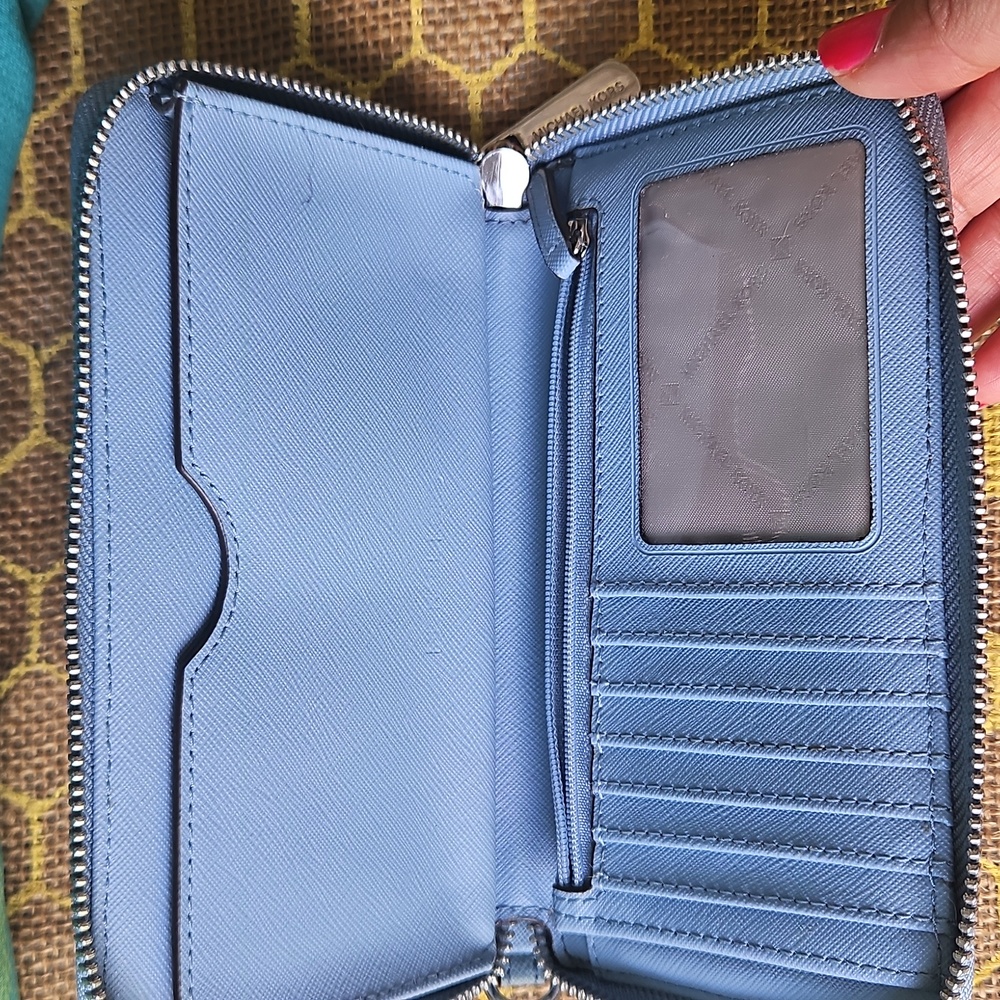Michael Kors Pale Blue Jet Set Wallet - Picture 6 of 7